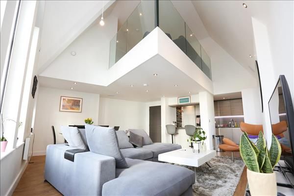 Sleek Duplex Penthouse With Rooftop Terrace &amp; Hot Tub In Ancoats Â€“ Parking Included