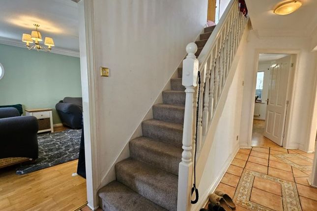 6, Olde Stoneheath Court, Heath Charnock photo 4