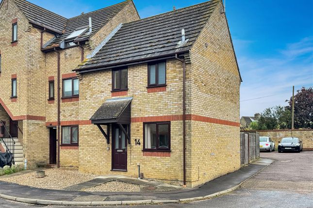 End terrace house to rent in St. Martins Walk, Ely