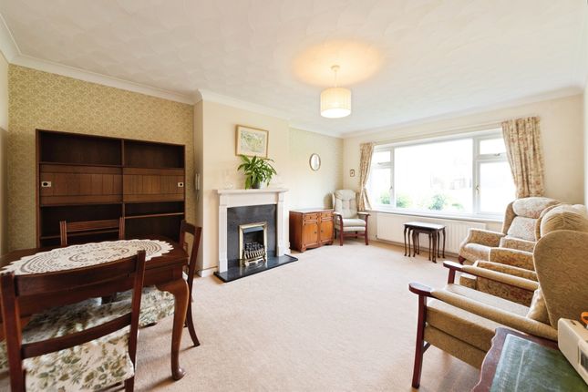 12, Wyndham Close, Waterlooville photo 2