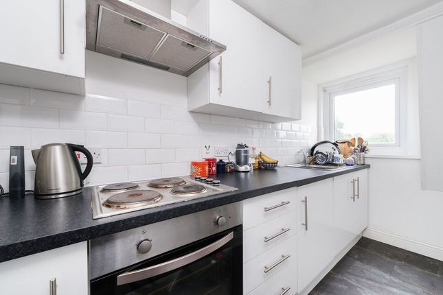 TFF 128A Lewisham Way, London photo 3