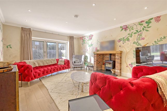 18, Little Ridings Lane, Essex photo 3