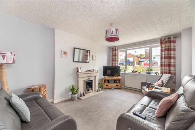 12, Redhill Close, Wakefield photo 2