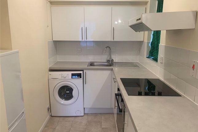 4, Gatting Close, Edgware photo 2