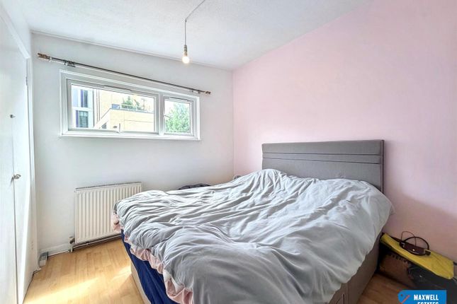 13 Arran Court, Cherry Close, London photo 2