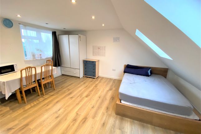 427, ILFORD LANE, ILFORD photo 3