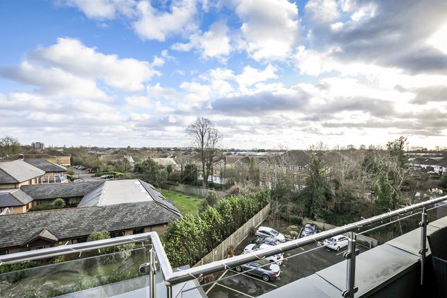 Flat for sale in St. Johns Road, Isleworth