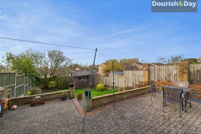 24 Cypress Close, Stafford photo 4