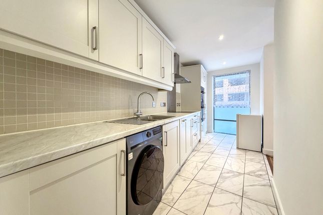 8 Avante Court The Bittoms, Kingston Upon Thames photo 2
