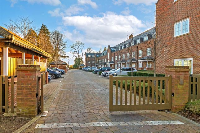 Flat for sale in Pegrum Drive, London Colney, St. Albans