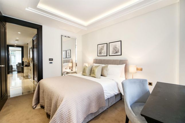 Flat for sale in Gladstone House, 190 The Strand, London