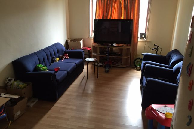 Thumbnail Flat to rent in Marchside Close, Hounslow