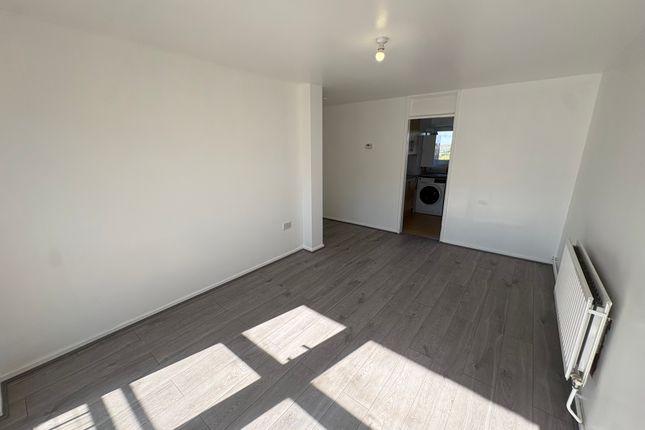 23, Spring Hill Tower, Hobtoe Road, HARLOW photo 5