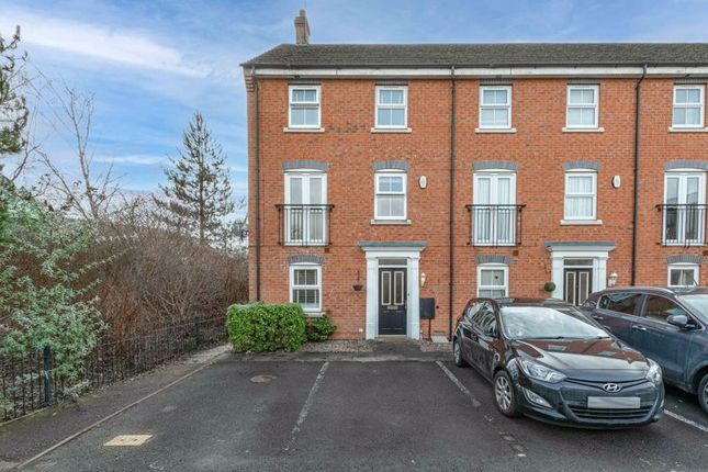 Thumbnail Town house for sale in Pitchcombe Close, Redditch