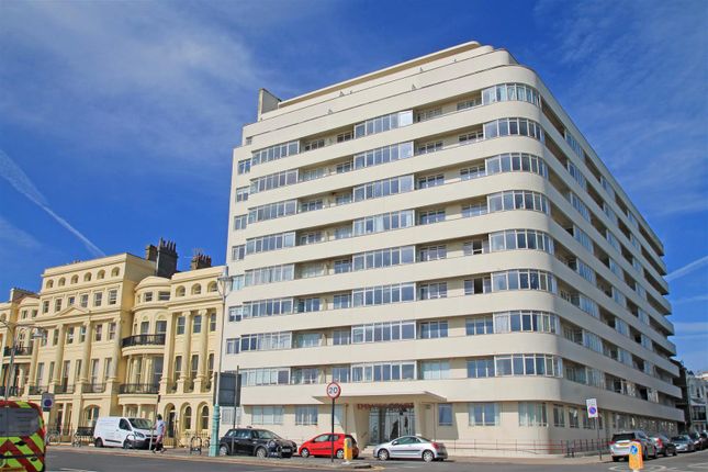 Flat to rent in Embassy Court, Kings Road, Brighton