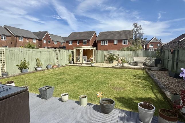 43, Clos Maes Rhedyn, Llanelli photo 4