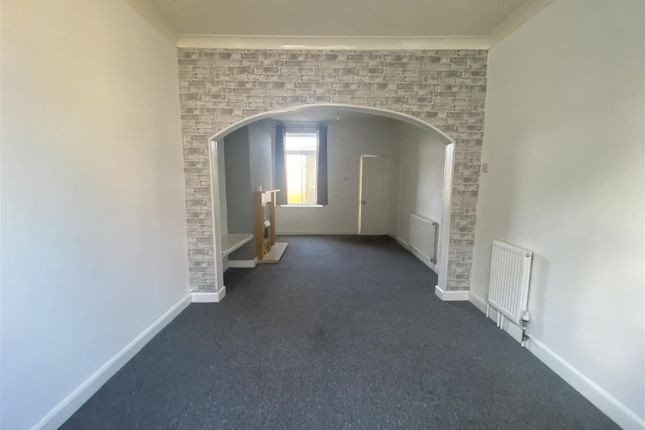 7, Strathcona Villas, Hull photo 3