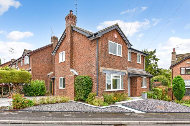 Thumbnail Detached house for sale in Holdenhurst Close, Clanfield, Waterlooville