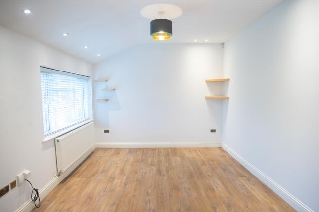 12, Grosvenor Court, London photo 3