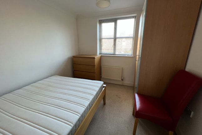 Room 5, 27, Aspen Grove, Aldershot photo 4