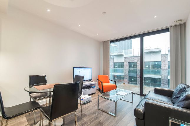 Flat for sale in Catalina House, 4 Canter Way