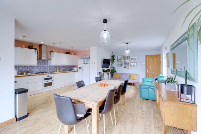 48, Spencer Road, Rainham photo 4