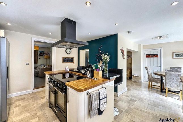 7, Shurnhold, Melksham photo 2