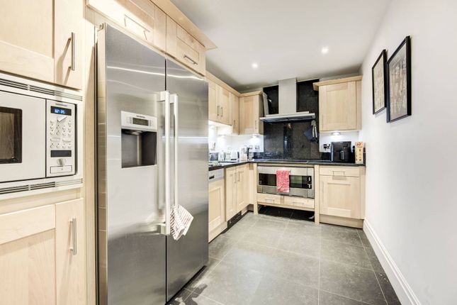 Flat for sale in Imperial Wharf, Imperial Wharf, London