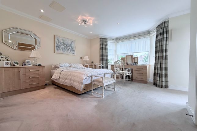 6 Denver Court , Hendon Lane , London photo 5