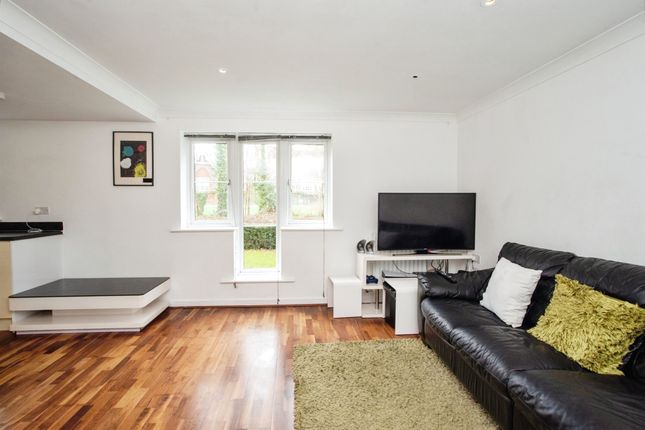 7, Wharf Way, Kings Langley photo 4