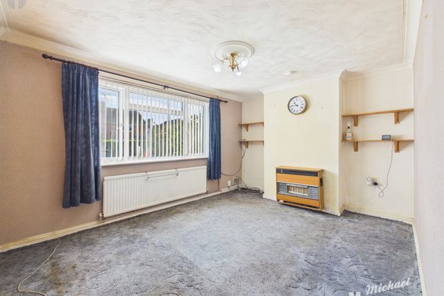 31 Meadowcroft, Aylesbury photo 2