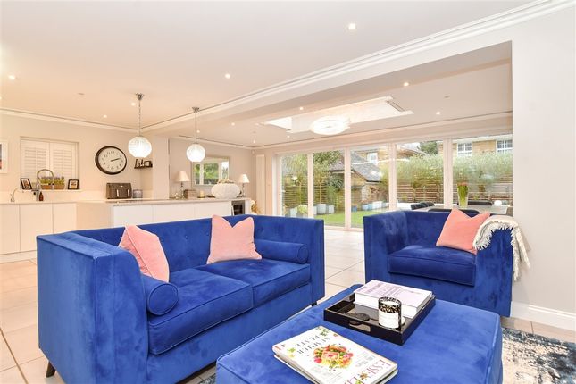 Theydon Grove, Epping photo 4