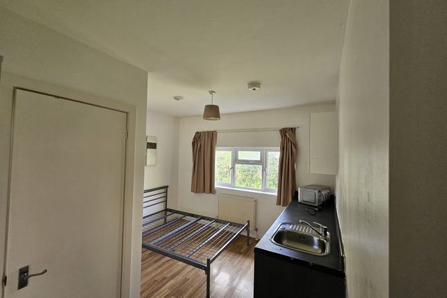 29, Shillitoe Avenue, Potters Bar photo 4