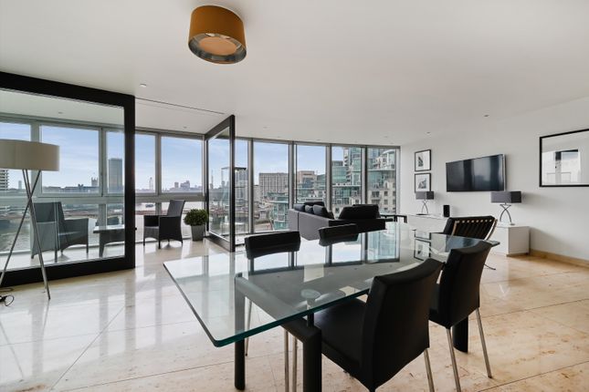 Flat to rent in One St. George Wharf, Nine Elms, London