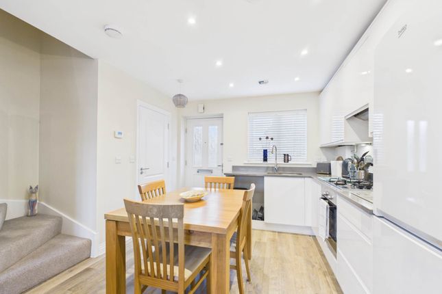 29, Hedges Way, Aylesbury photo 3