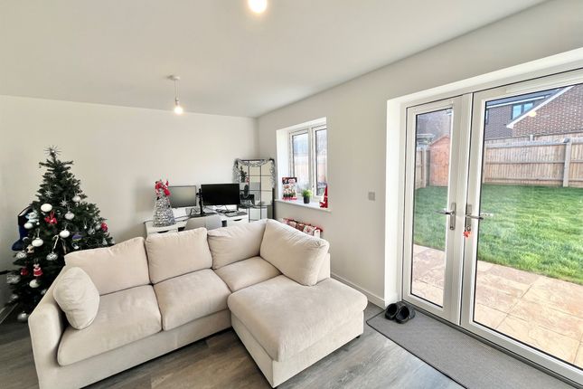10, Islip Grove, Peterborough photo 5