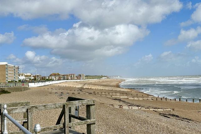 82, De La Warr Parade, Bexhill-On-Sea photo 3