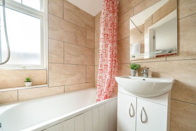 Room 4, 39, Maybank Avenue, Wembley photo 4