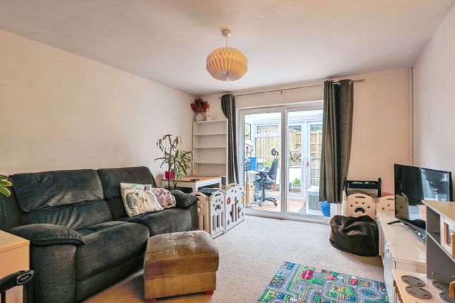 97, Goldfinch Road, Poole photo 3