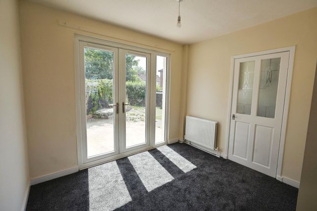 5, Largs Walk, Manchester photo 4