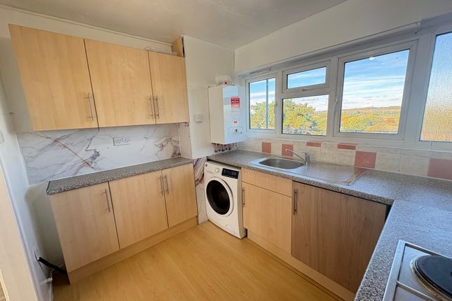 23, Spring Hill Tower, Hobtoe Road, HARLOW photo 2