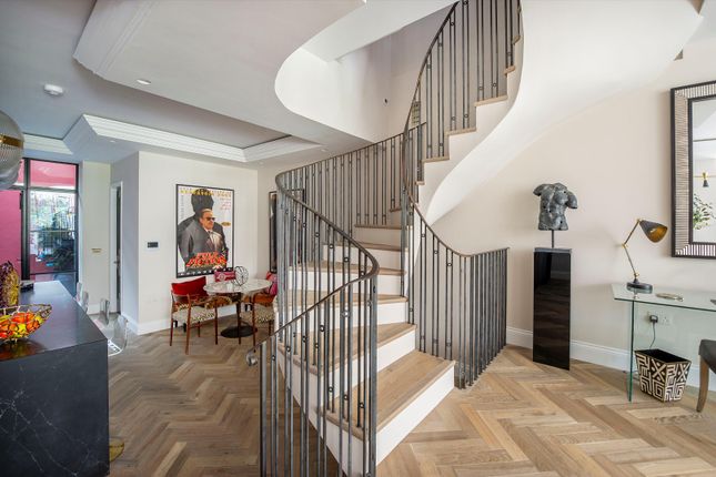 Flat for sale in St. Quintin Avenue, London