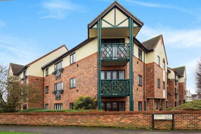 Studio for sale in Upton Court Road, Slough