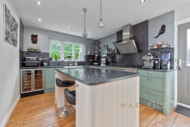 16, Wadworth Holme, Middelton photo 4