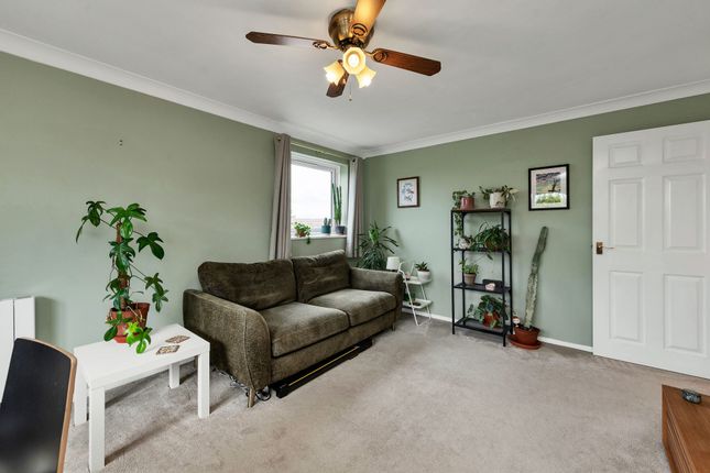 10 Tennyson Court Tennyson Close, Royston photo 4