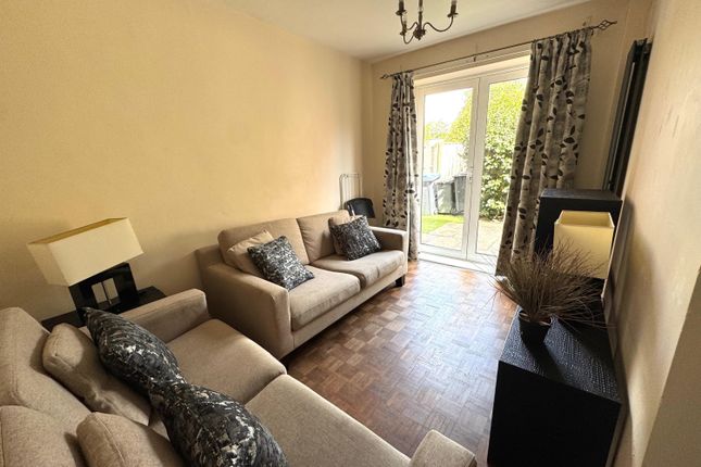 117, Spring Rise, Egham photo 2