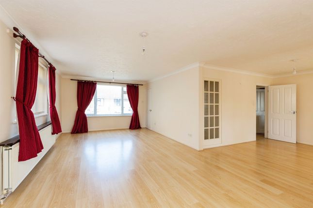 27, Elwyndene Road, March photo 2