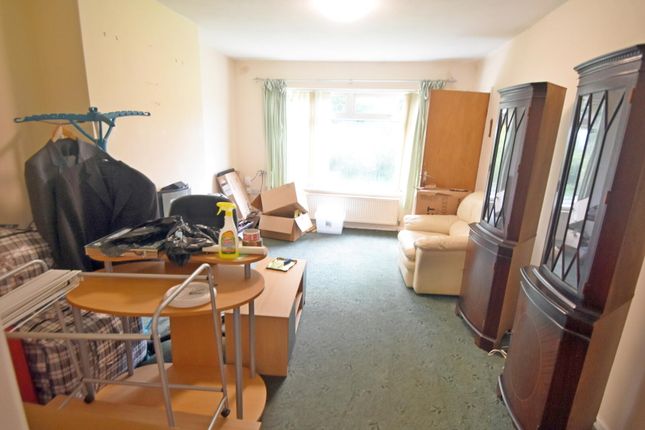 13, Lyndon Close, Bury photo 4