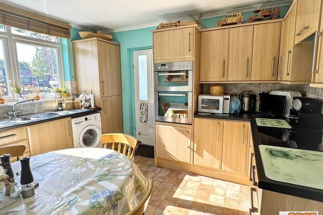 Middleview, 57 Sea Front Estate, Hayling Island photo 3