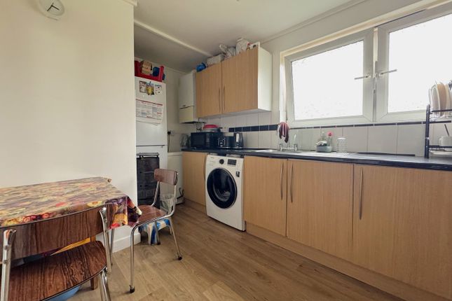 17a, Gladding Road, London photo 4